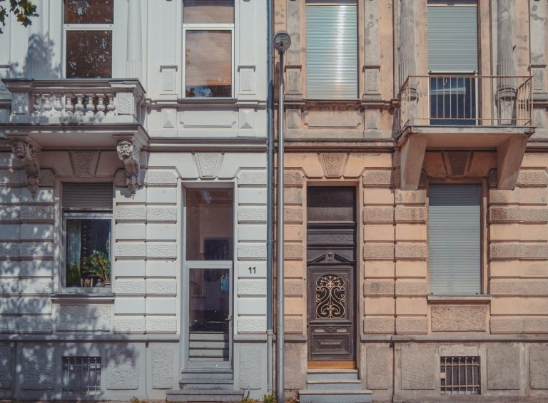 225 GRAND APARTMENTS